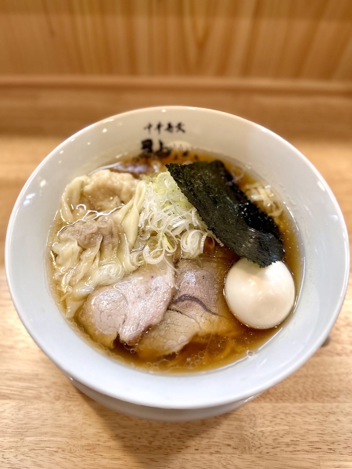 Chuka soba con chashu y huevo marinado